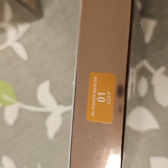 Estee Lauder bronze goddess powder bronzer - Picture 3 of 3